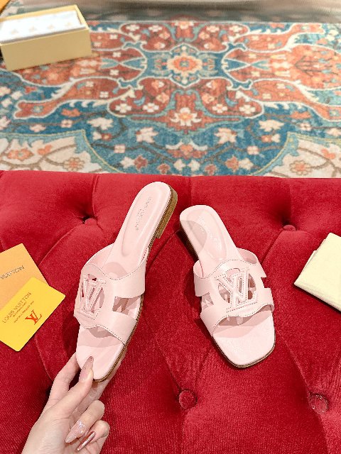 Counterfeit Louis Vuitton Shoes detail view visual reference