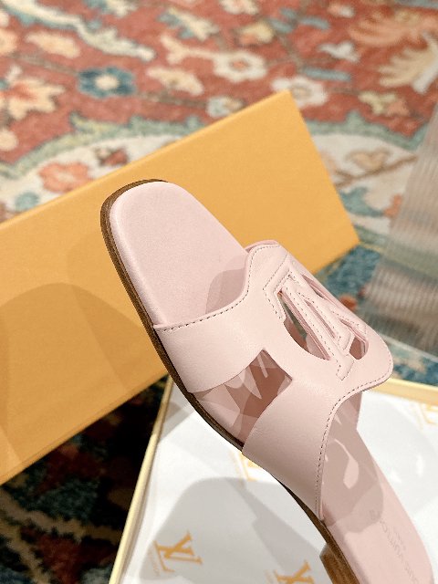 Counterfeit Louis Vuitton Shoes detail view visual reference
