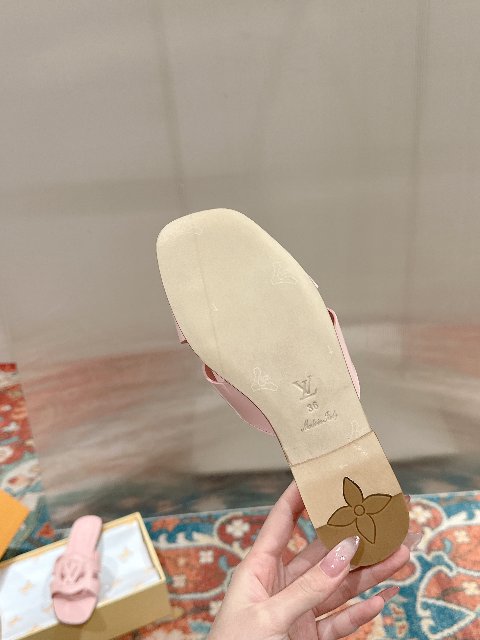 Counterfeit Louis Vuitton Shoes detail view visual reference