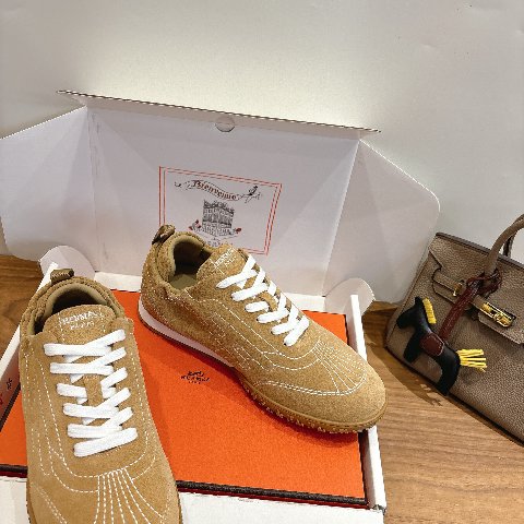 Counterfeit Hermès Shoes detail view visual reference