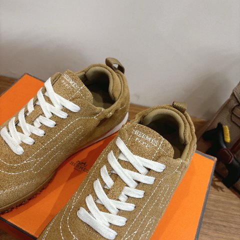 Counterfeit Hermès Shoes detail view visual reference