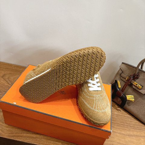 Counterfeit Hermès Shoes detail view visual reference