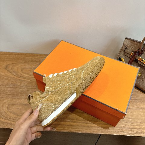 Counterfeit Hermès Shoes detail view visual reference