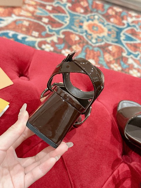 Counterfeit Louis Vuitton Shoes detail view visual reference