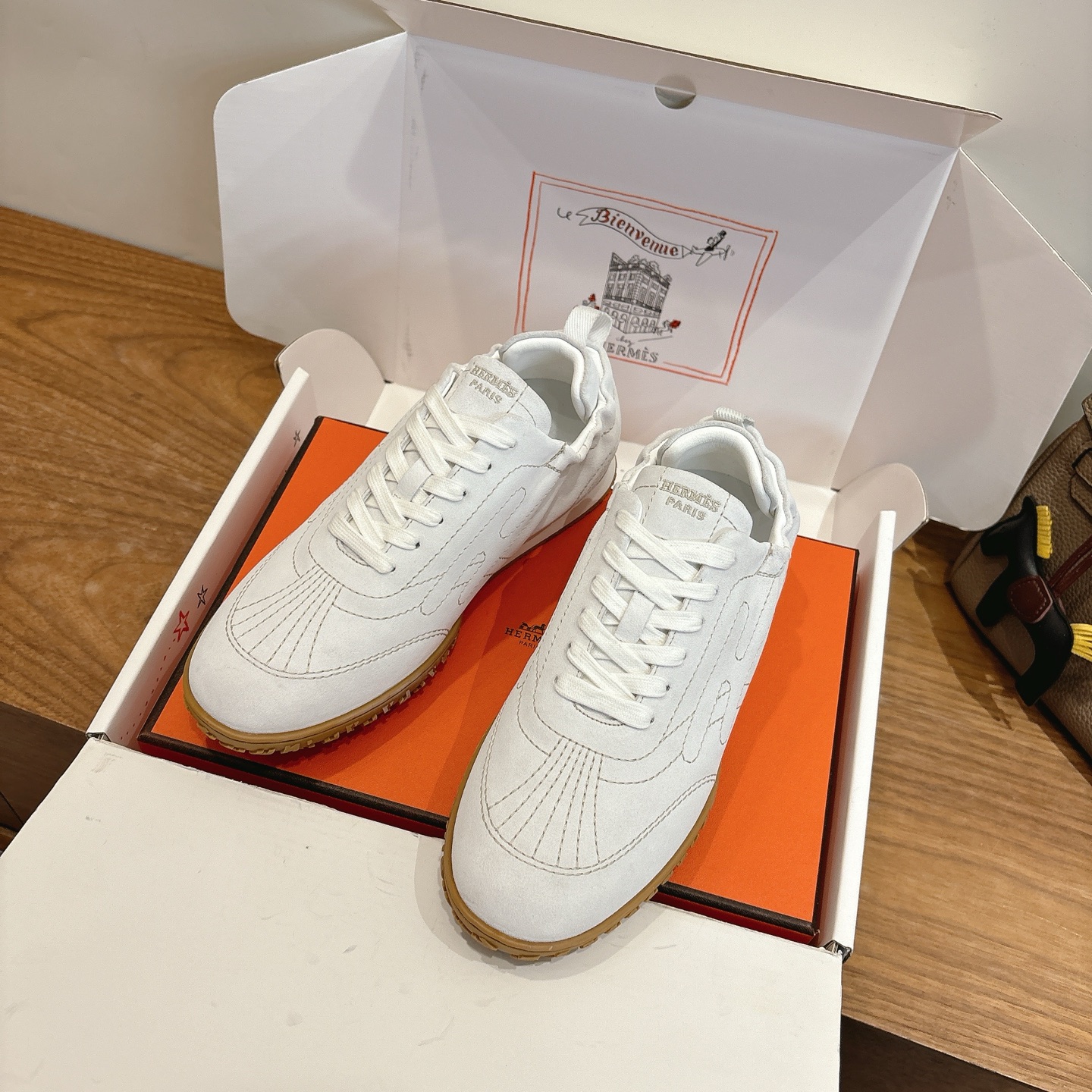 Counterfeit Hermès Shoes front view visual reference