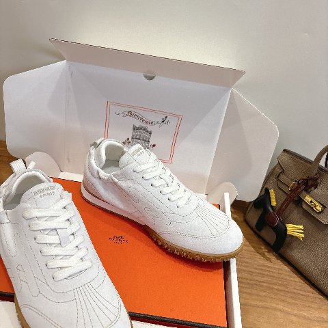 Counterfeit Hermès Shoes detail view visual reference