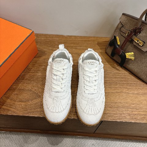 Counterfeit Hermès Shoes back view visual reference