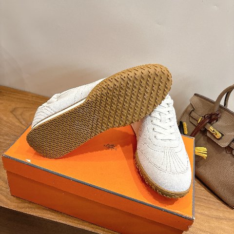 Counterfeit Hermès Shoes detail view visual reference