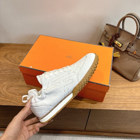 Counterfeit Hermès Shoes detail view visual reference