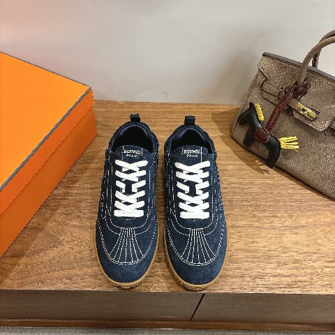 Counterfeit Hermès Shoes back view visual reference