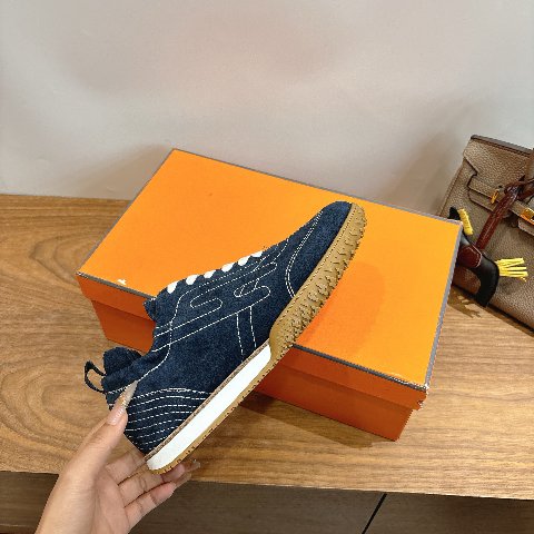 Counterfeit Hermès Shoes detail view visual reference