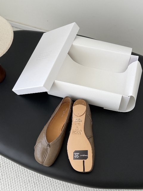 Counterfeit Maison Margiela MM6 Tabi detail view visual reference