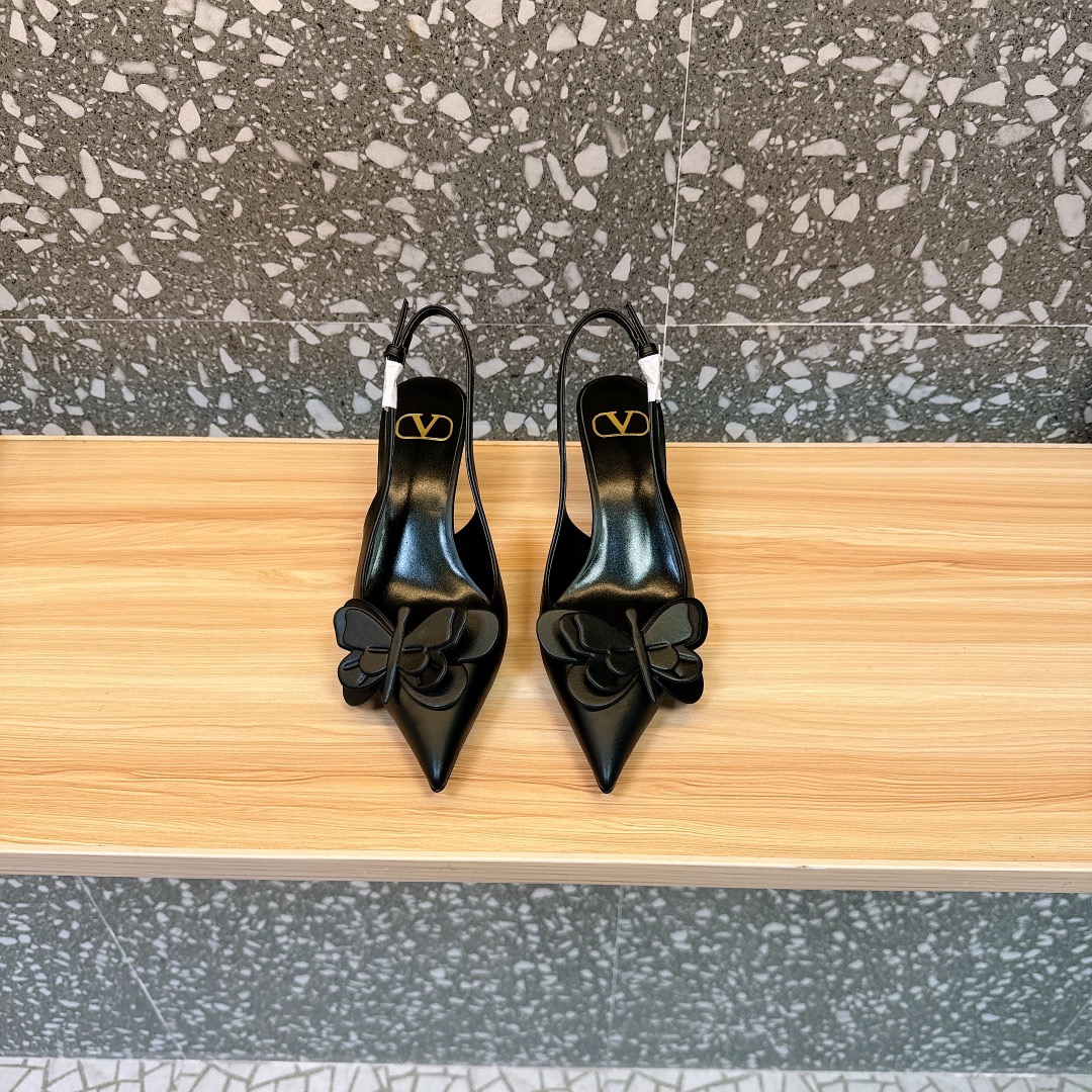 Counterfeit Valentino Shoes front view visual reference