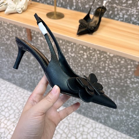 Counterfeit Valentino Shoes back view visual reference