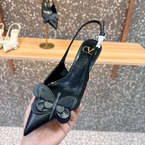 Counterfeit Valentino Shoes detail view visual reference