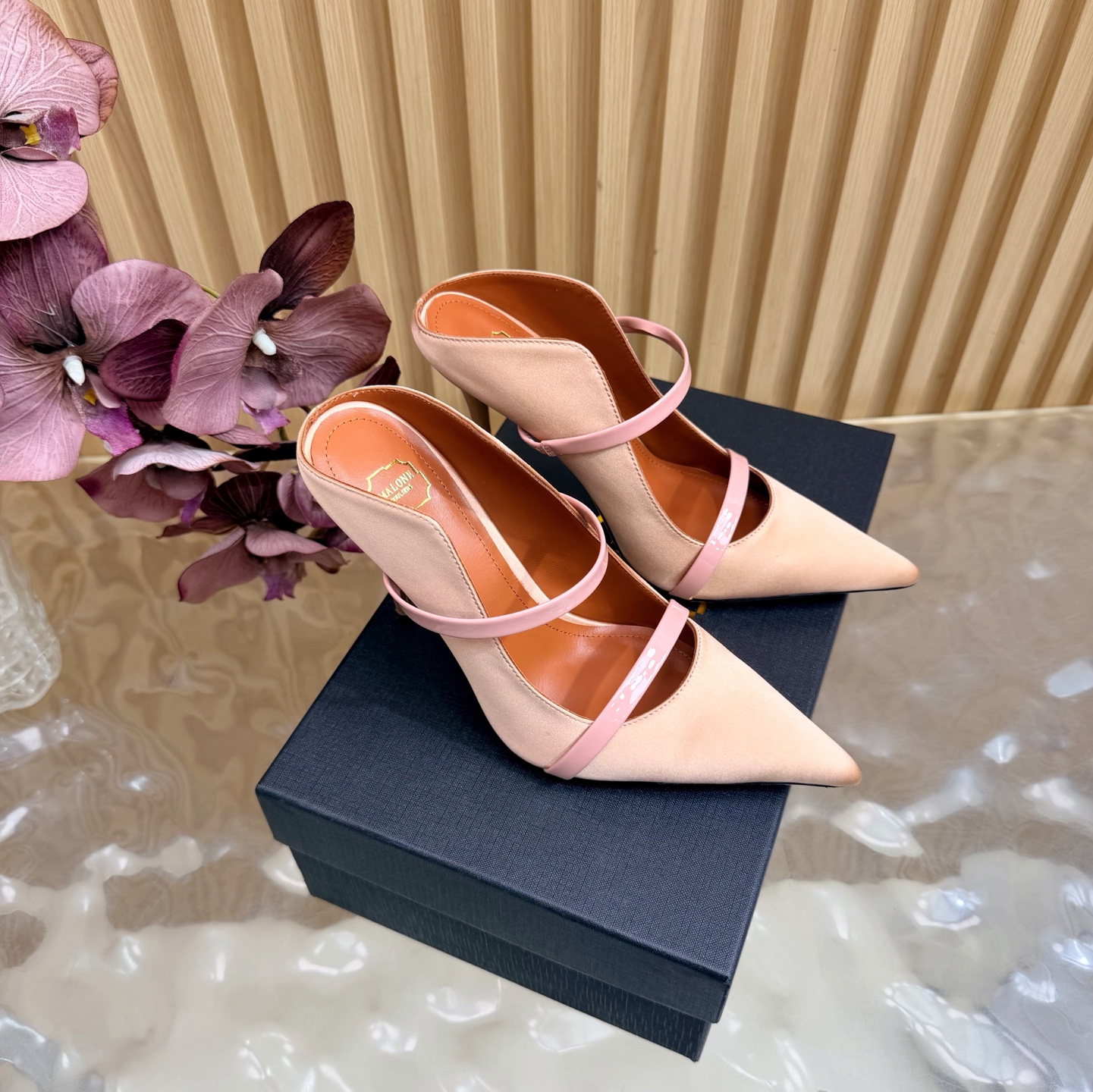 Counterfeit Malone Souliers P310 front view visual reference