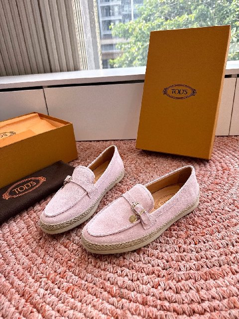 Counterfeit Tod's Shoes detail view visual reference