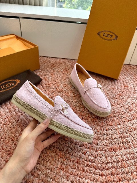 Counterfeit Tod's Shoes detail view visual reference