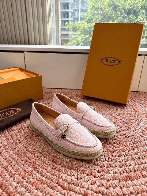 Counterfeit Tod's Shoes detail view visual reference