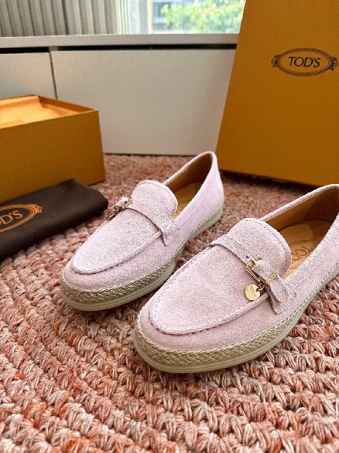 Counterfeit Tod's Shoes detail view visual reference