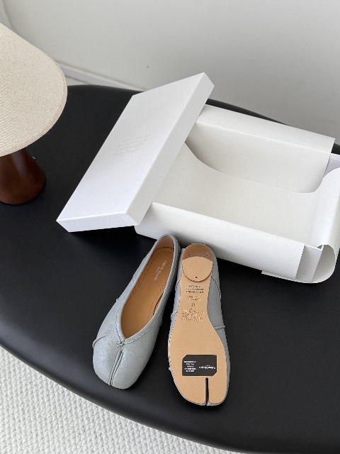Counterfeit Maison Margiela Tabi detail view visual reference