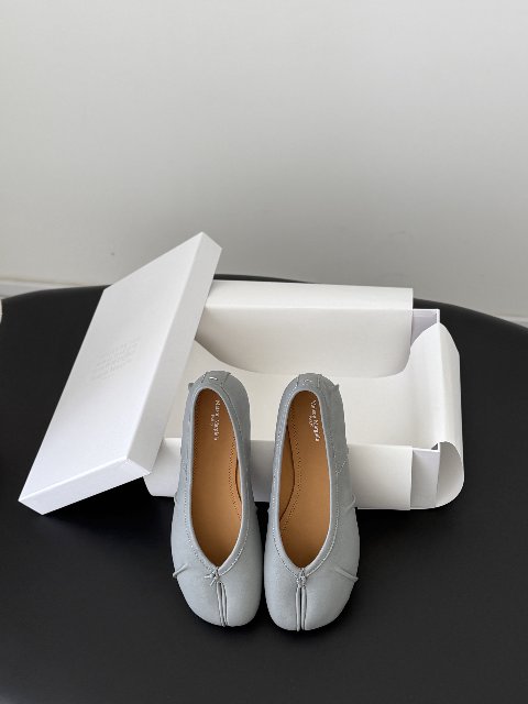 Counterfeit Maison Margiela Tabi detail view visual reference