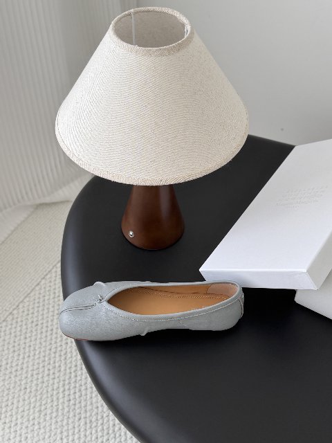Counterfeit Maison Margiela Tabi detail view visual reference