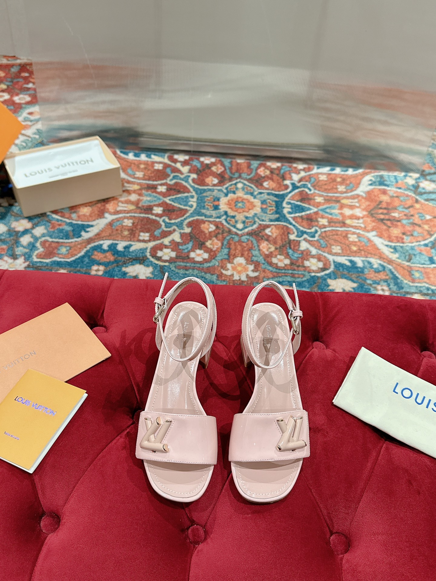 Counterfeit Louis Vuitton Shoes front view visual reference