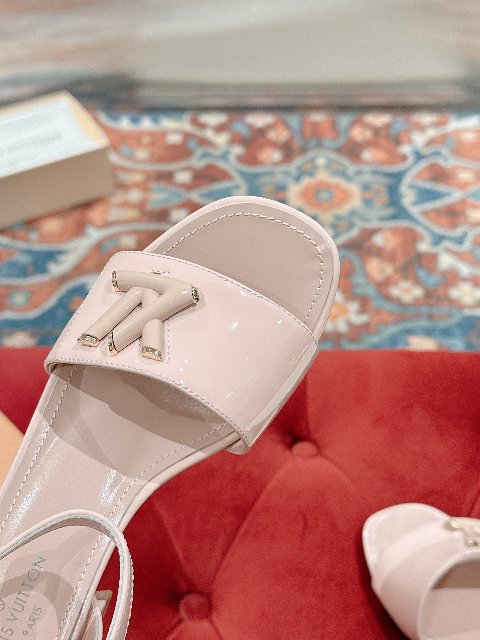 Counterfeit Louis Vuitton Shoes detail view visual reference
