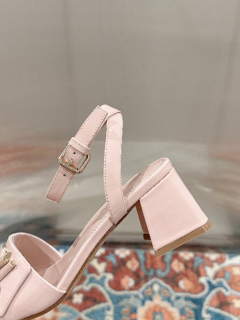 Counterfeit Louis Vuitton Shoes detail view visual reference