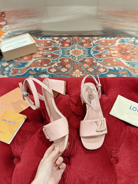 Counterfeit Louis Vuitton Shoes detail view visual reference
