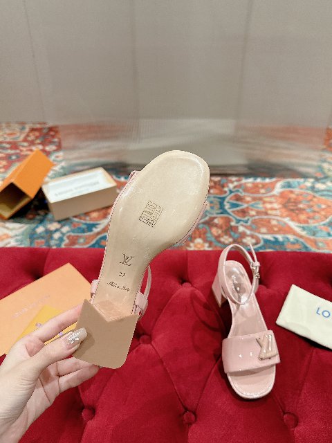 Counterfeit Louis Vuitton Shoes detail view visual reference