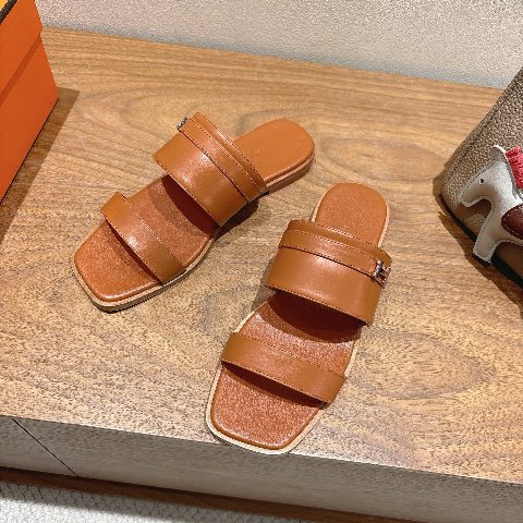 Counterfeit Hermès Shoes detail view visual reference