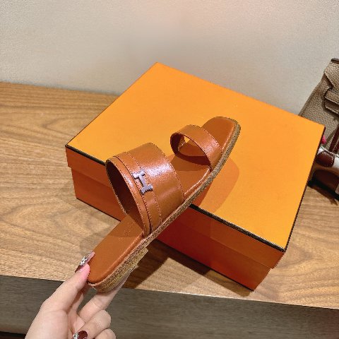 Counterfeit Hermès Shoes detail view visual reference