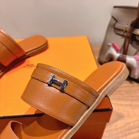 Counterfeit Hermès Shoes detail view visual reference