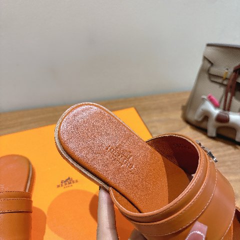 Counterfeit Hermès Shoes detail view visual reference