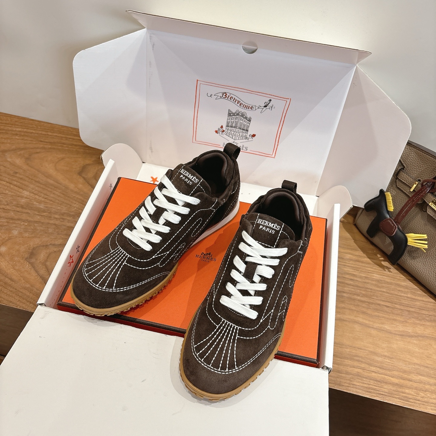 Counterfeit Hermès Shoes front view visual reference