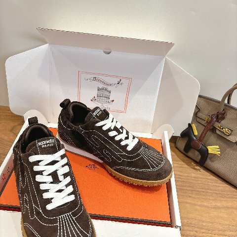 Counterfeit Hermès Shoes detail view visual reference