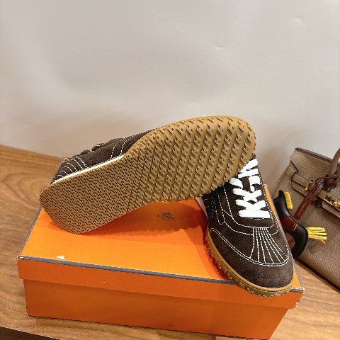 Counterfeit Hermès Shoes detail view visual reference