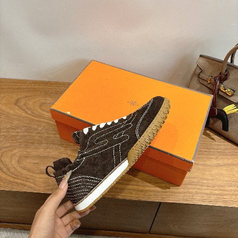 Counterfeit Hermès Shoes detail view visual reference