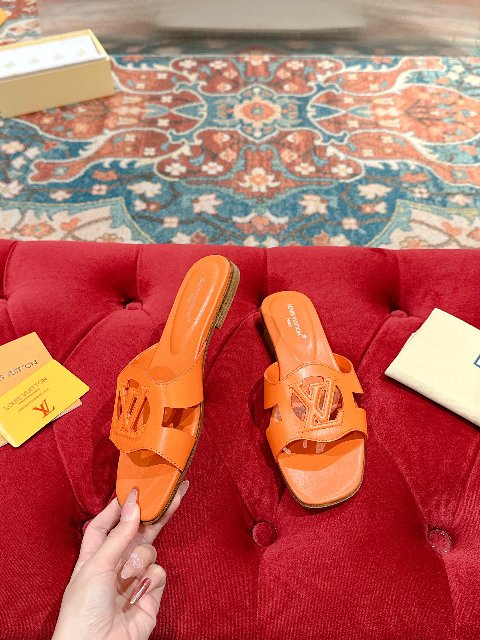 Counterfeit Louis Vuitton Shoes back view visual reference