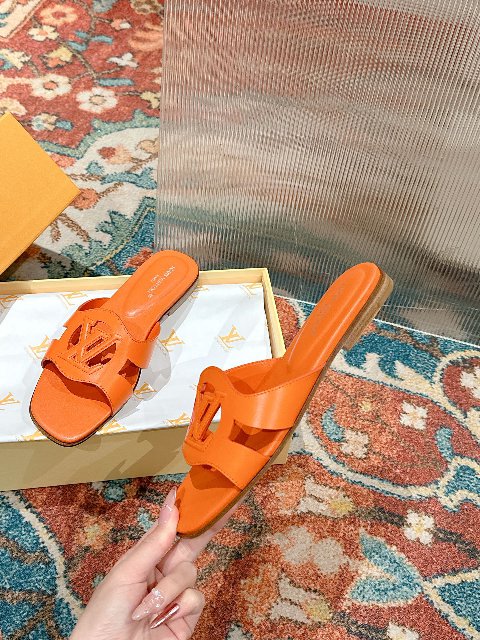 Counterfeit Louis Vuitton Shoes detail view visual reference