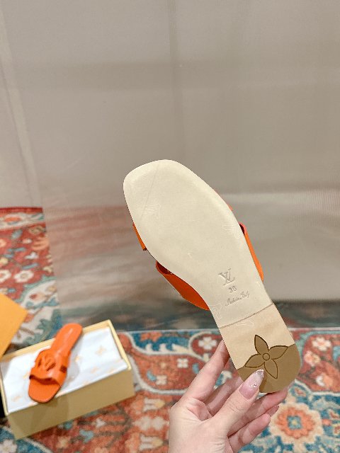 Counterfeit Louis Vuitton Shoes detail view visual reference