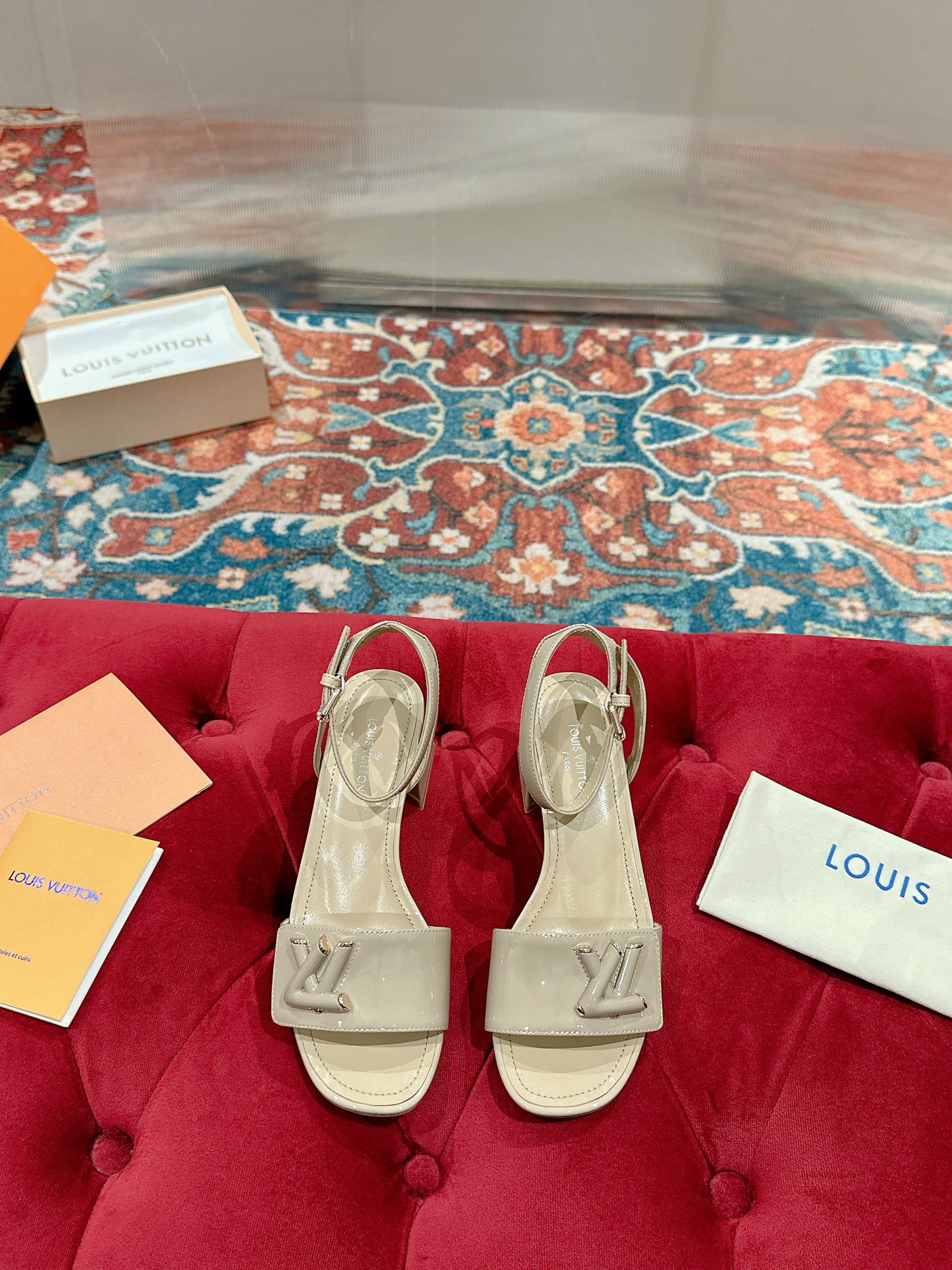 Counterfeit Louis Vuitton Shoes front view visual reference