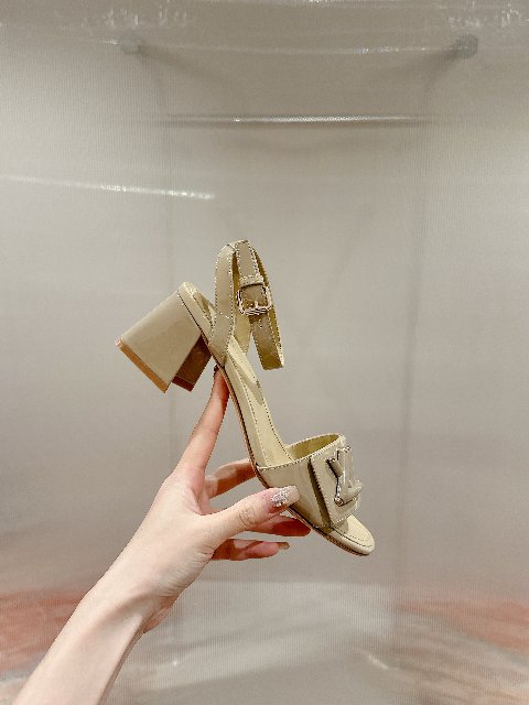 Counterfeit Louis Vuitton Shoes detail view visual reference