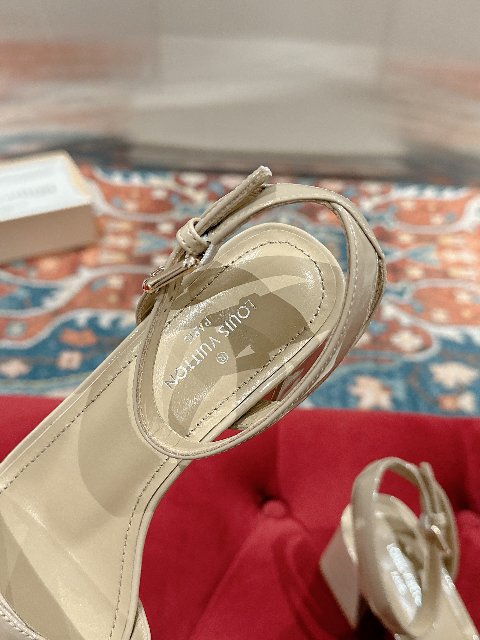 Counterfeit Louis Vuitton Shoes detail view visual reference