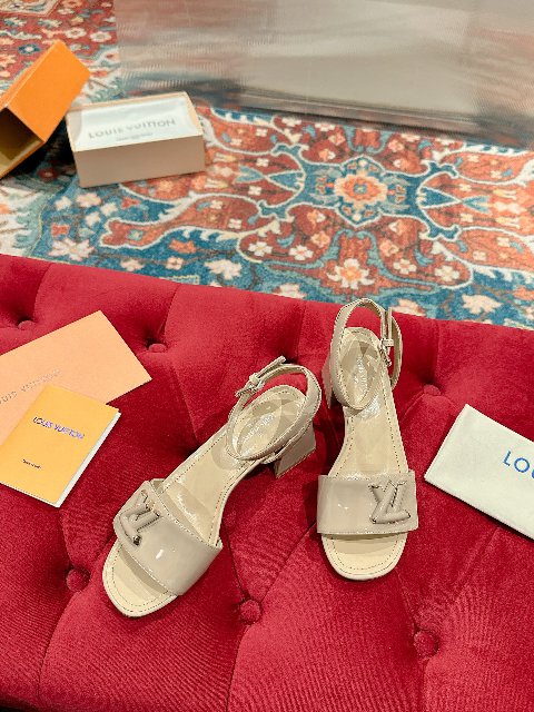 Counterfeit Louis Vuitton Shoes detail view visual reference