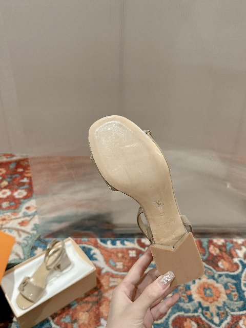 Counterfeit Louis Vuitton Shoes detail view visual reference