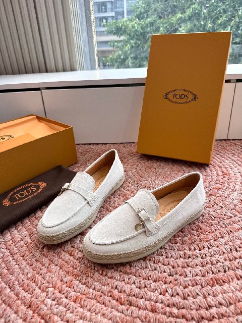 Counterfeit Tod's Shoes detail view visual reference