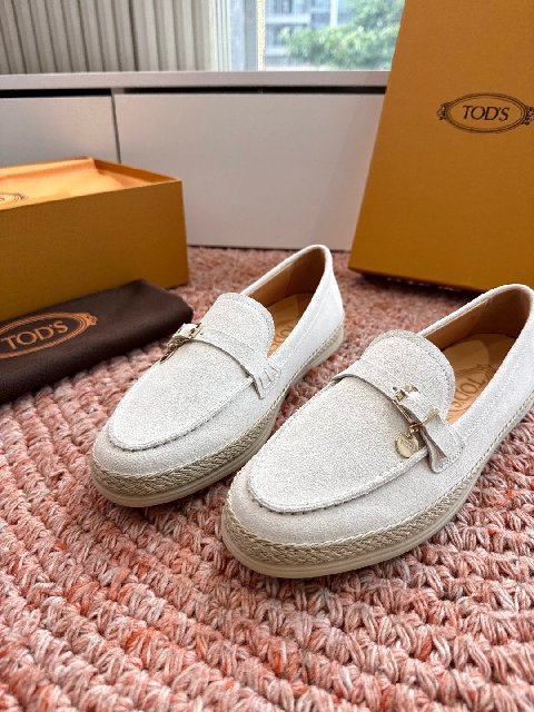 Counterfeit Tod's Shoes detail view visual reference